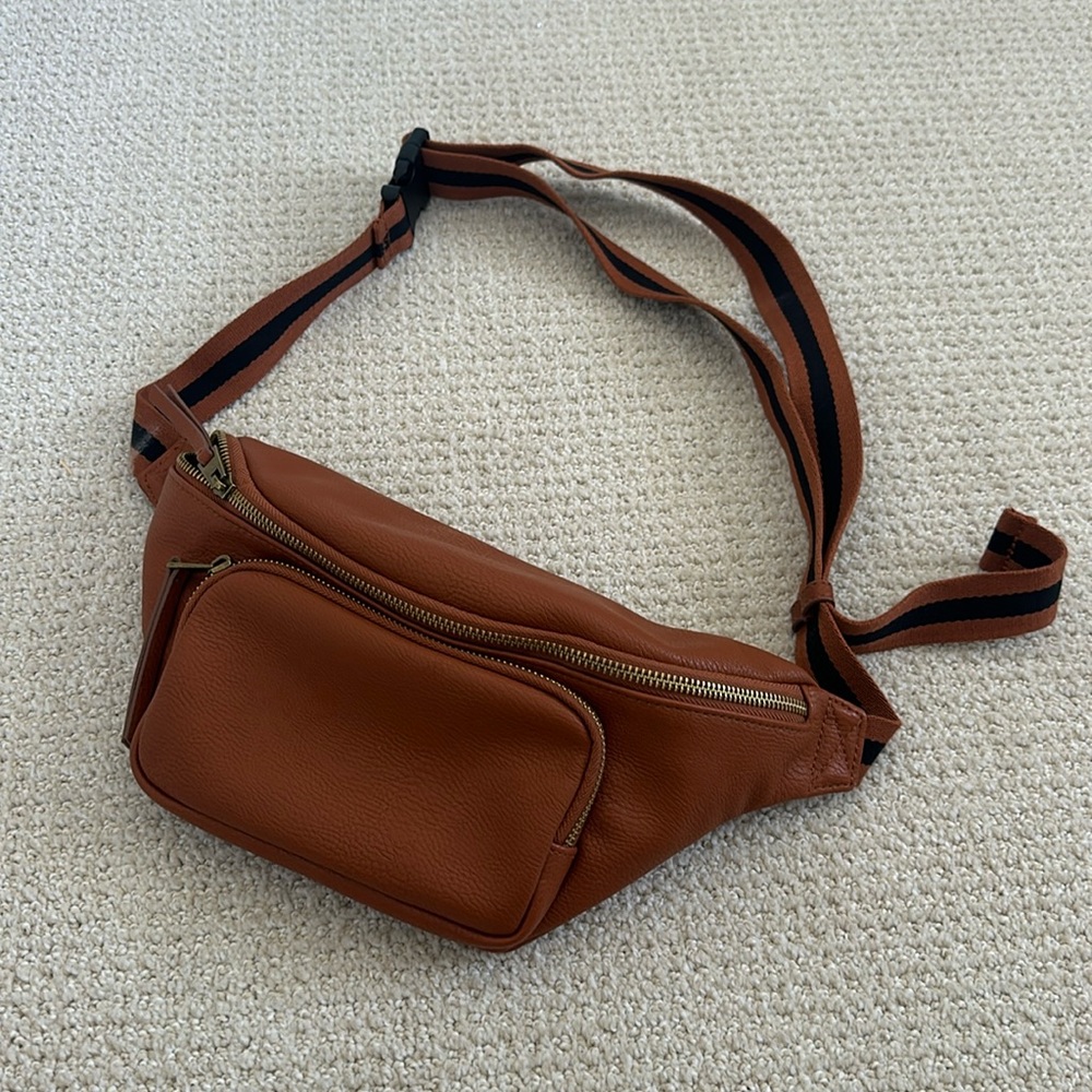 Women’s Universal Thread brown crossbody bag